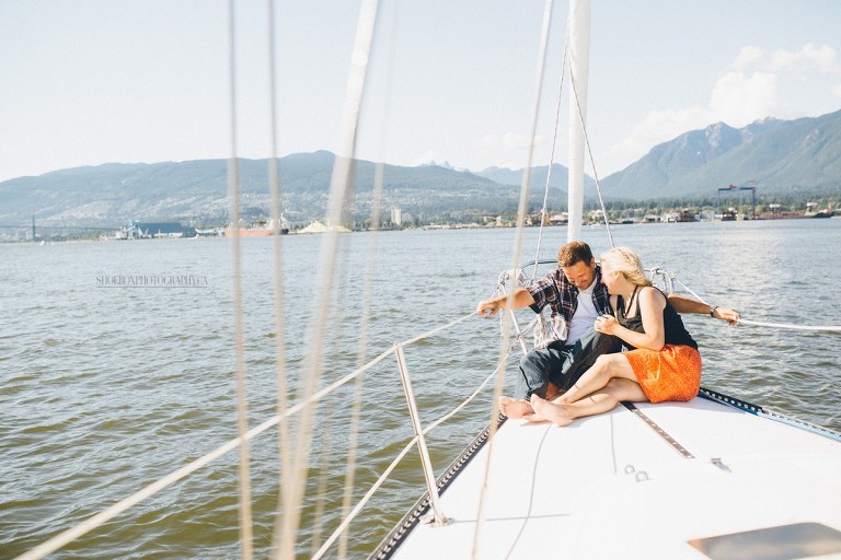 couple-sailing-vancouver