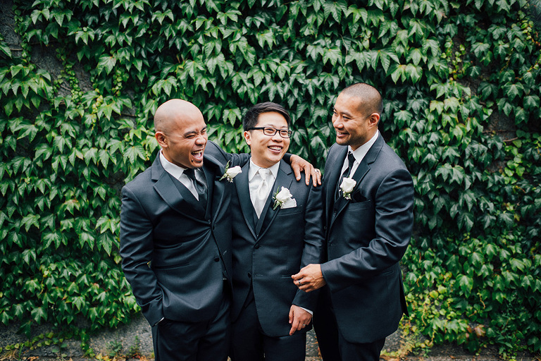 groomsmen photos