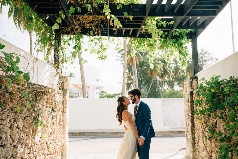 gorgeous bride and groom shoebox photography