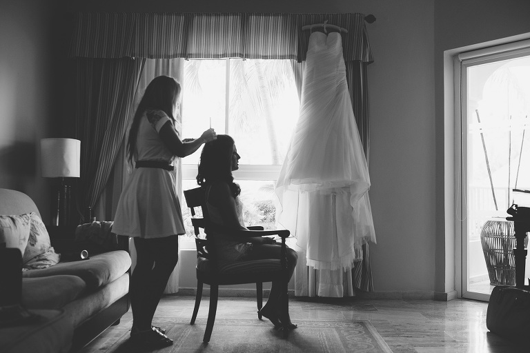 anna nuet doing bridal hair