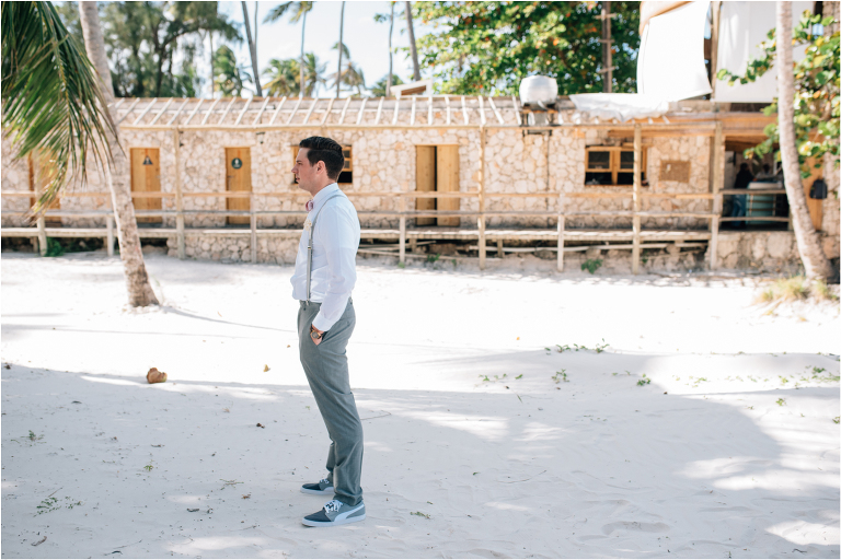 groom waiting for first look