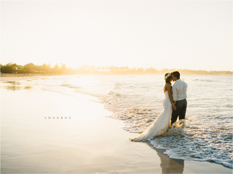 romantic portrait on the beach at sunset shoebox photography